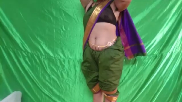 लुगडं सोडुन बायको सोबत झवाझवी