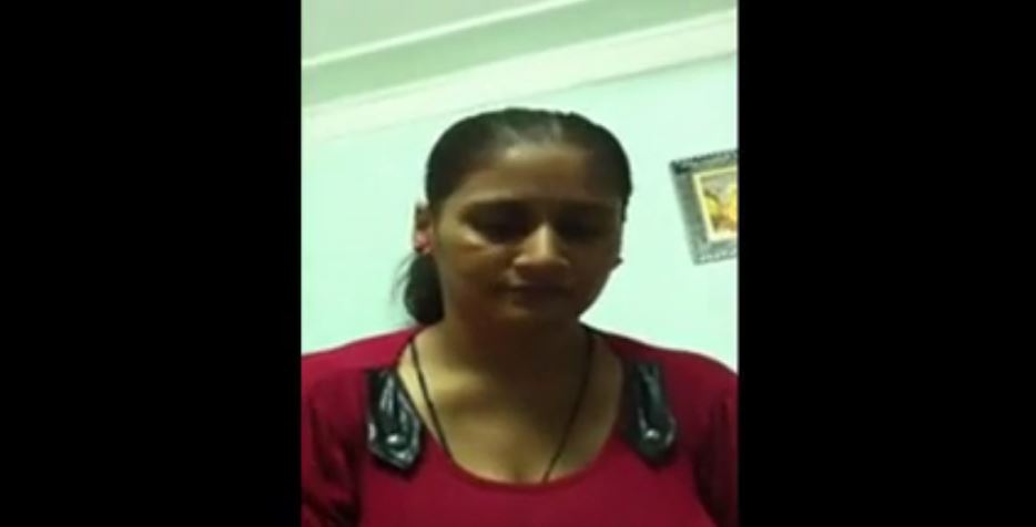 Big boobs punjabi callgirl playing with lund in mumbai