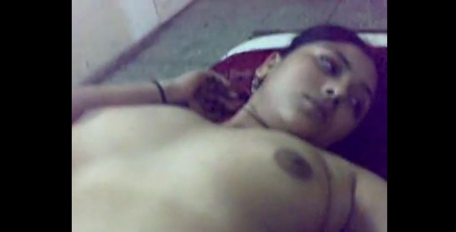 Marathi bhabhi enjoys fingers on her pussy
