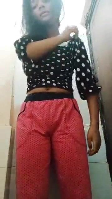 20 years old Mumbai girl shows hairy pussy