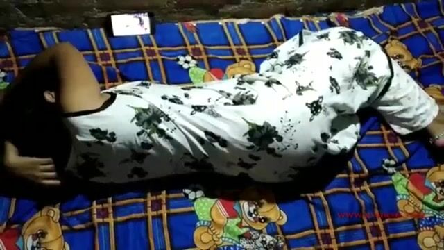 माझी चुलत बहीण ब्लू फिल्म बघताना हस्तमैथुन करते