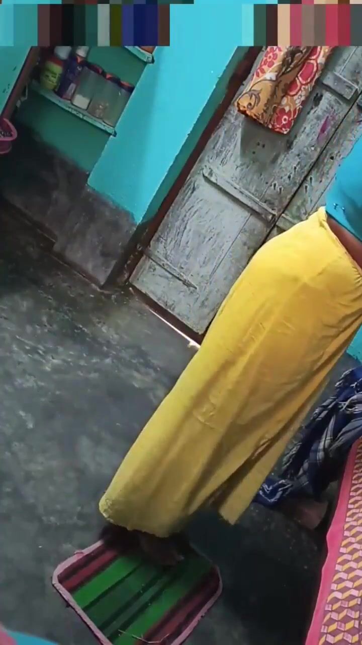 माझ्या बायकोचा आंघोळीनंतरचा कपडे बदलतानाचा व्हिडिओ