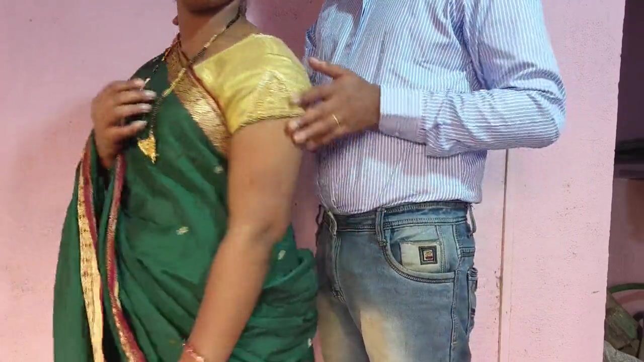 बायकोची नऊवारी सोडून डॉगीस्टाईल झवला तिचा नवरा