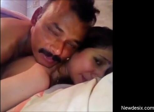 Cute face receptionist bhabhi fucks her boss