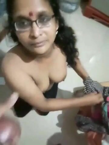 Desi marathi aunty sucks cock