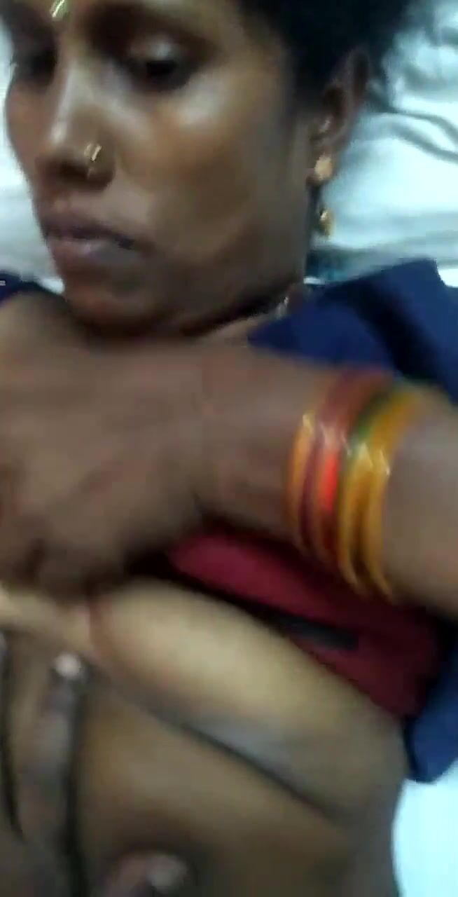 Dhuliya callgirl lady sucks and shows her cunt