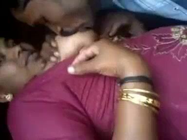 दाजीने केलं साळीशी किसिंग, चोखले तिचे बुब्स