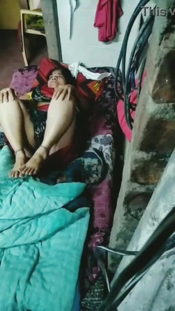 Marathi aunty shows her hot pussy