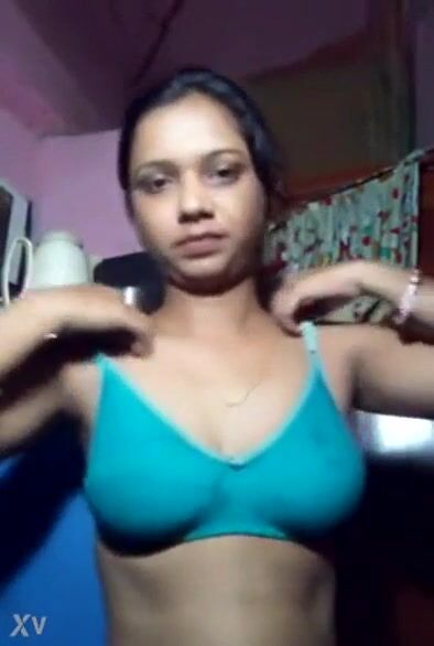 Marathi bayko showing her nice boobs on video call