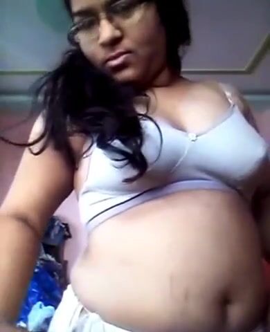Marathi bhabhi shows boobs in nude video call