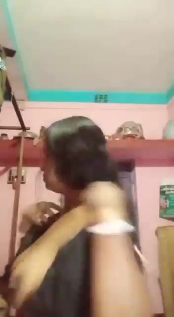 शेजारच्या वहिनीने साडी ब्लाउज काढून दाखवले मोठाले स्तन आणि पुच्ची