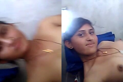 नागड्या मुलीने दाखविली अतिशय सुंदर, स्वच्छ पुच्ची!