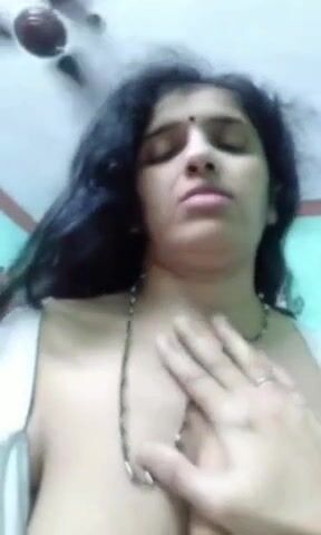 Playing with bhabhi’s busty marathi boobs