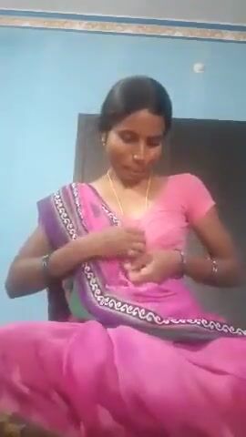 मराठी महिलेने साडी उचलून दाखवली पुच्ची आणि गांड