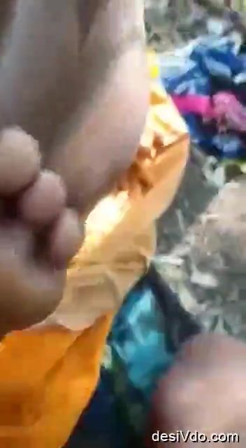 रानात झवायला भेटली आंटीची रसरशीत फोदी