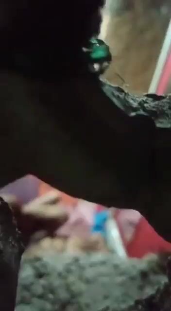 नवरा बायकोला रात्री झवाझवी करतांना तावदानातून चोरून पाहिले