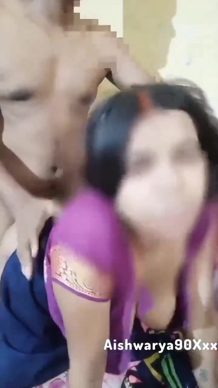 सोफ्यावर बायकोला डॉगीस्टाईल झवला नवरा