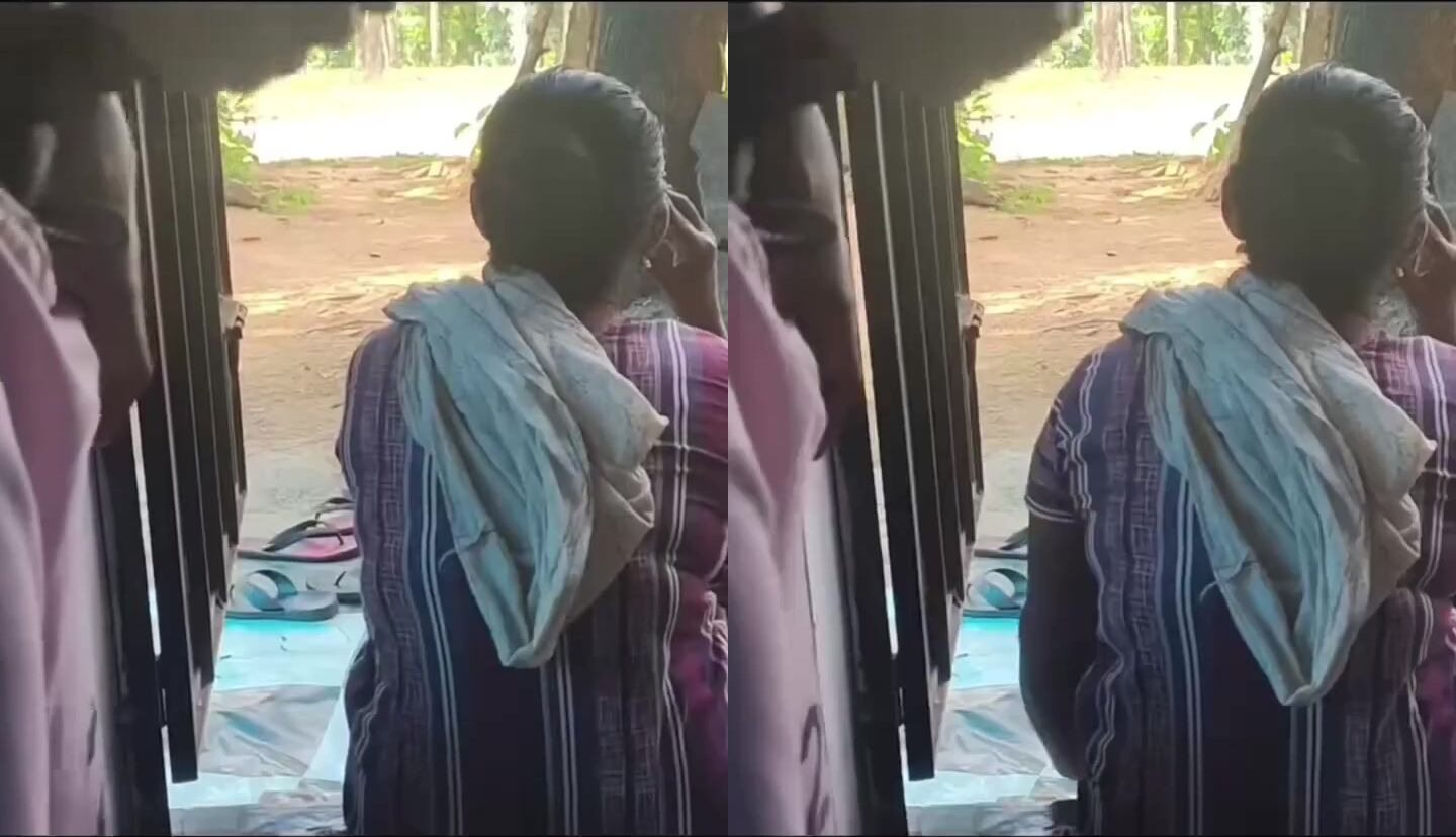 एक मुलगा त्याच्या शेजारच्या वहिनीच्या पाठीमागे हस्तमैथुन करतो